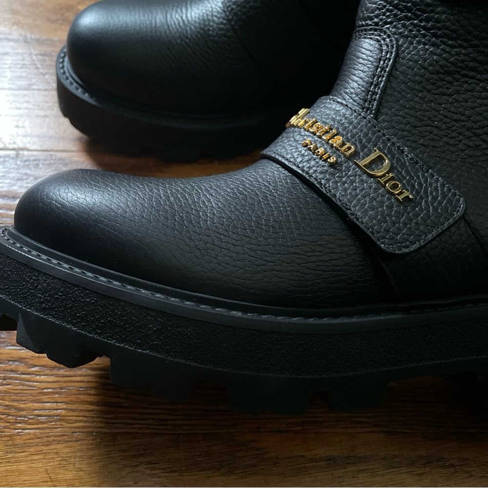Dior Black and Cream Shearling Boots - Picture 8 of 16